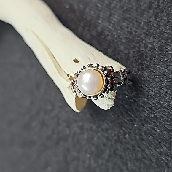 STERLING SILVER ANTIQUE BLACK FLUR DE LIS FAUX PEARL FASHION RING - Picture 3 of 10